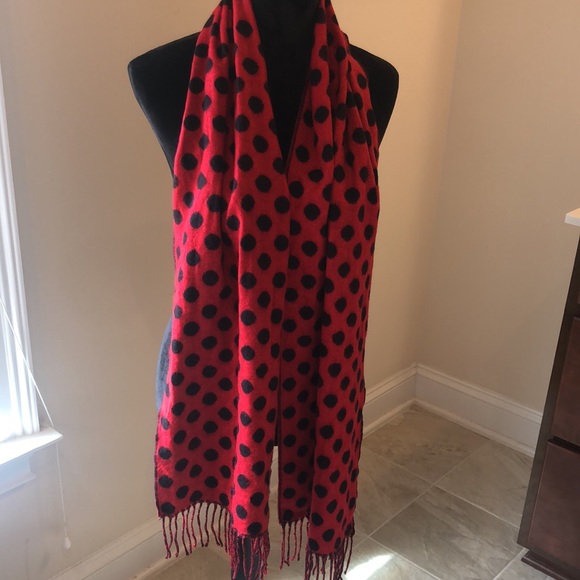 Reversible red and black polka dot fringed scarf - Picture 4 of 6